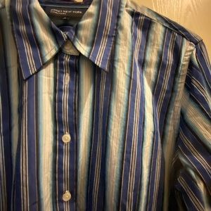 BLUE STRIPED BUTTON DOWN NEVER WORN